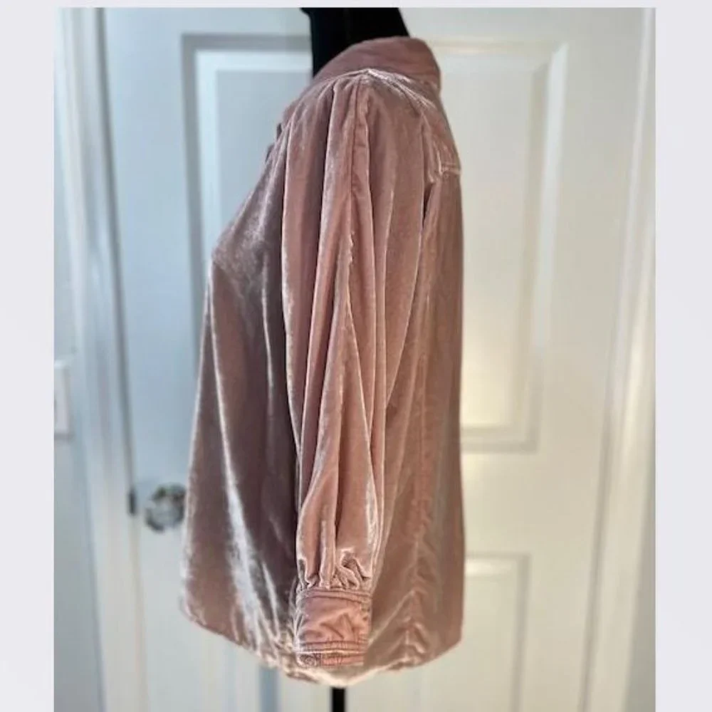 Pilcro Orsay Velvet Buttondown in Medium Pink from Anthropologie - Size X-Small